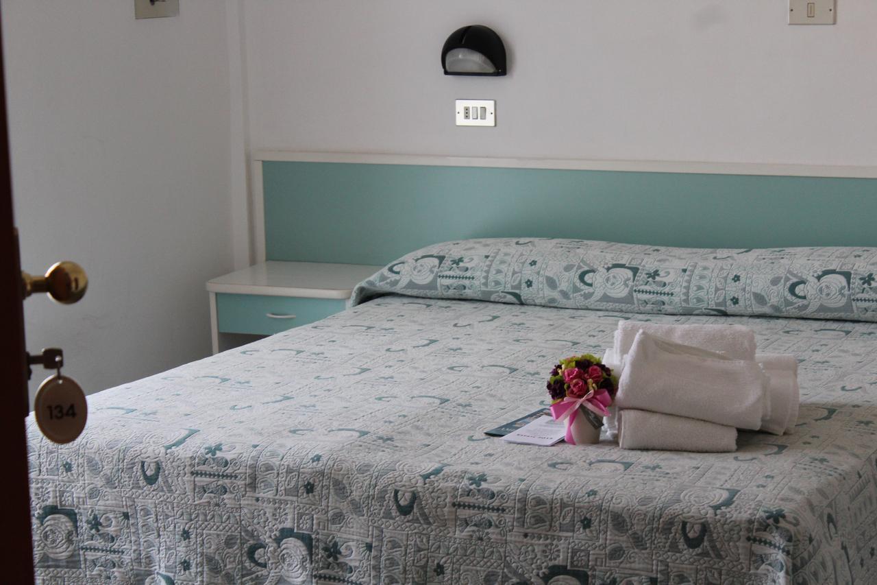 Hotel American Белларія-Іджеа-Марина Номер фото